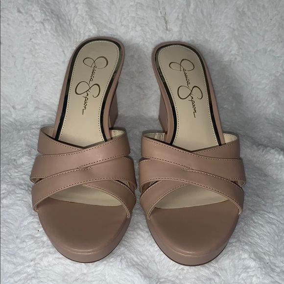 NWOT Jessica Simpson Tan Leather Mules with Block Heel - Picture 2 of 9